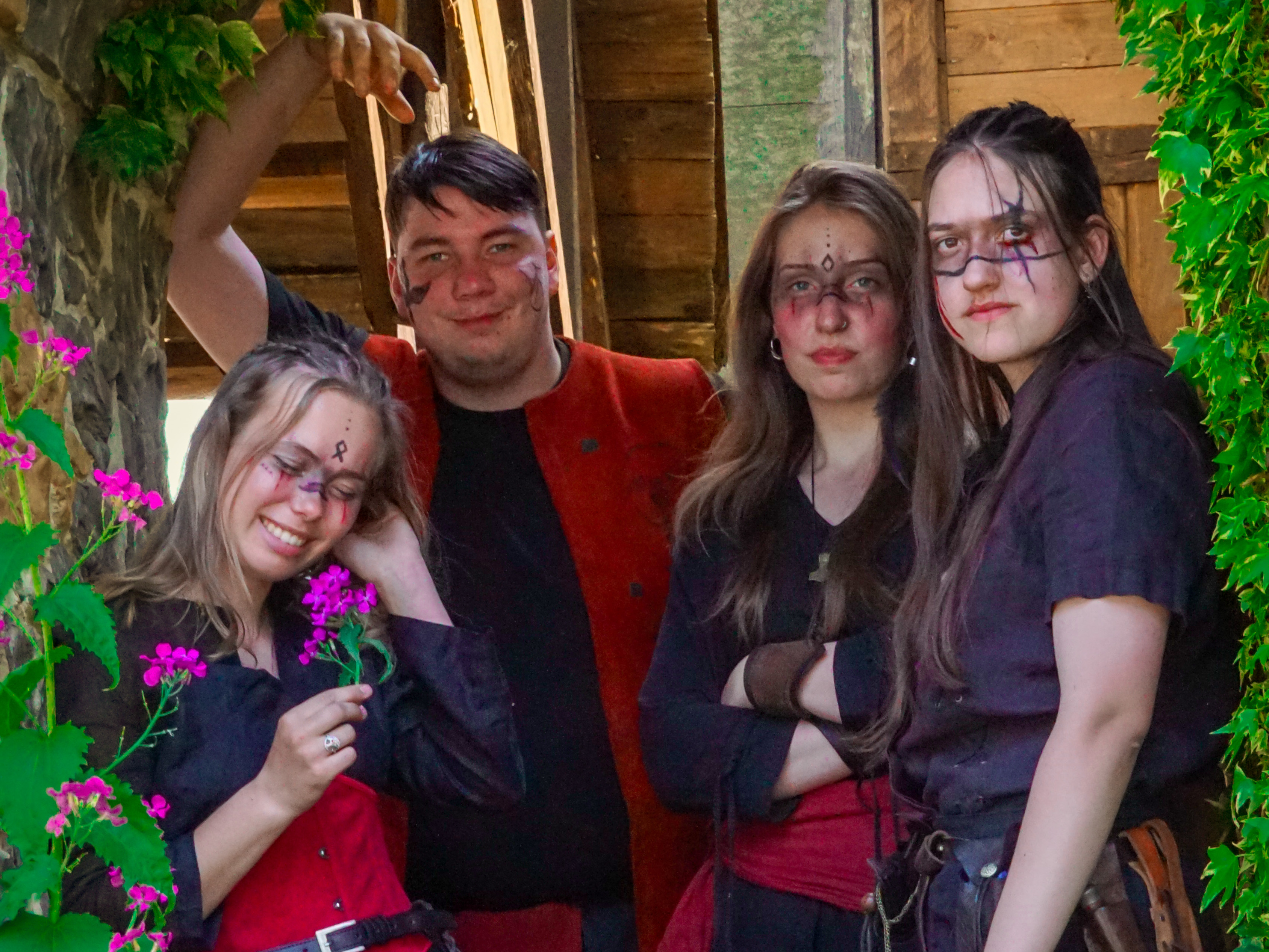Gruppenfoto Vulcano Dragons: Von llinks nach rechts: Aisha, Percy, Pia und Kendra.