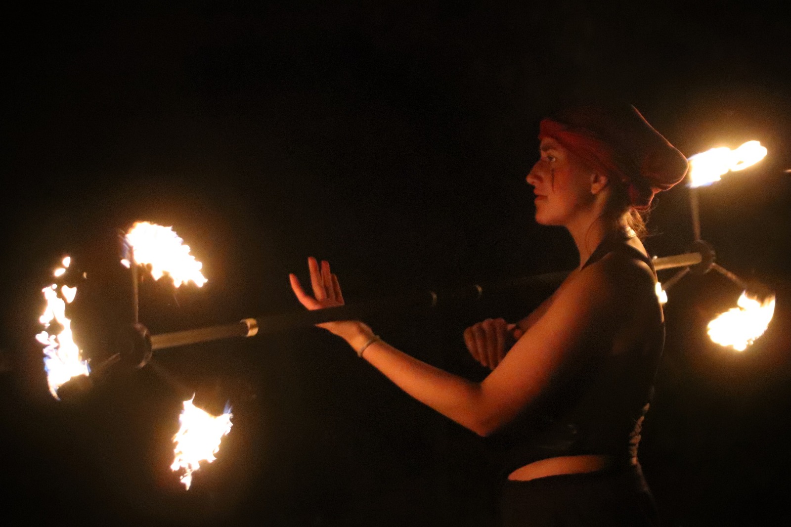 Kendra mit dem Dragonstaff.