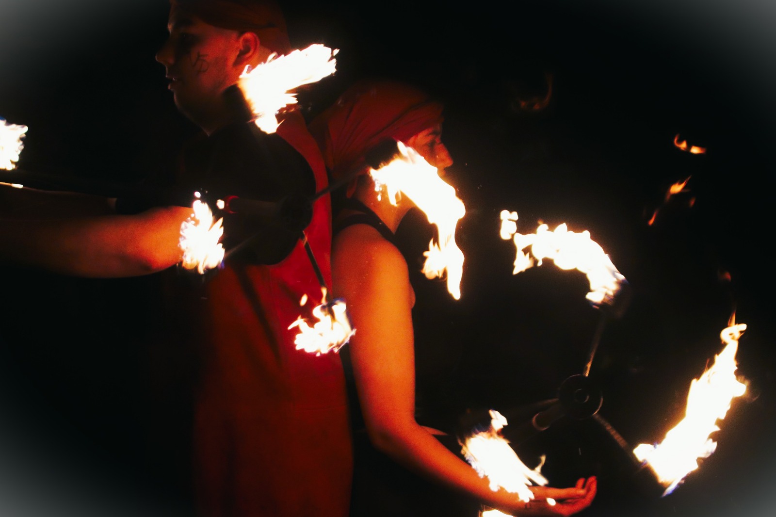 Kendra und Percy mitDragonstaff.
